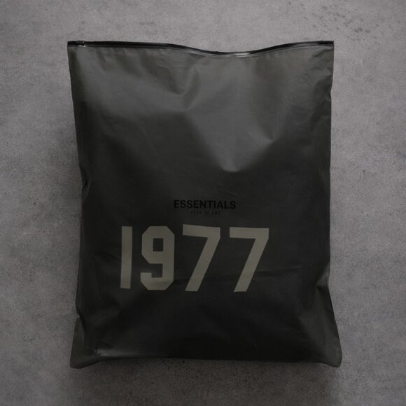 Essentials 1977 Sweatshirt “Iron” - Picture 5 of 5